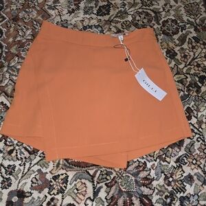 Nwt Gilli Burnt Orange high rise skort. Small